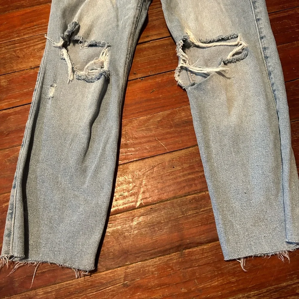 Hollister Ultra- High Rise Vintage Straight Leg Distressed Jeans‎ 25Wx26L